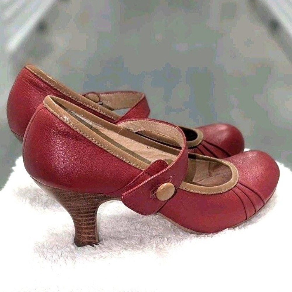 Y2K Steve Madden Red Leather Mary Jane Kitten Heels- Clasikal Size 7M Penny Lane